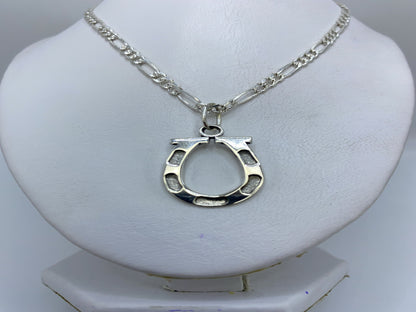 Dije de herradura colgante en cadena con eslabones de plata Figaro