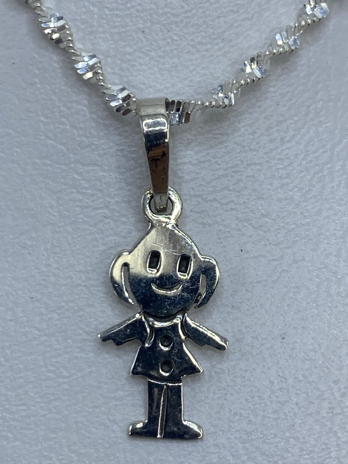 Dije de plata .925 con figura feliz sonriente, 2 cm de largo
