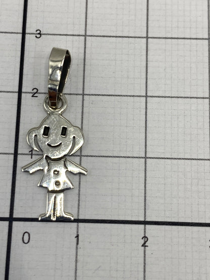 Reverso del dije mostrando el Quinto 925 grabado