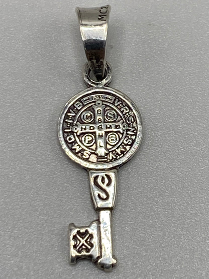 Dije Llave de San Benito — Plata 925 Repujada Taxco — foto 5