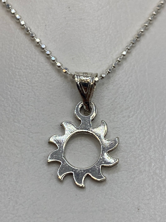 Dije de plata calado de Taxco, 1.9 cm, con diseño geométrico cortado a mano
