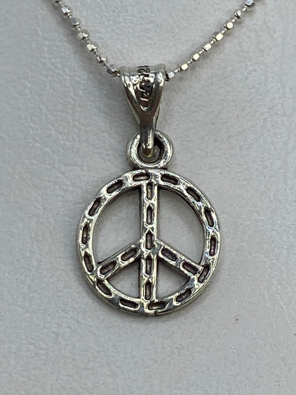 Dije símbolo de paz en plata 925 calado, 2 cm, colgando de una cadena