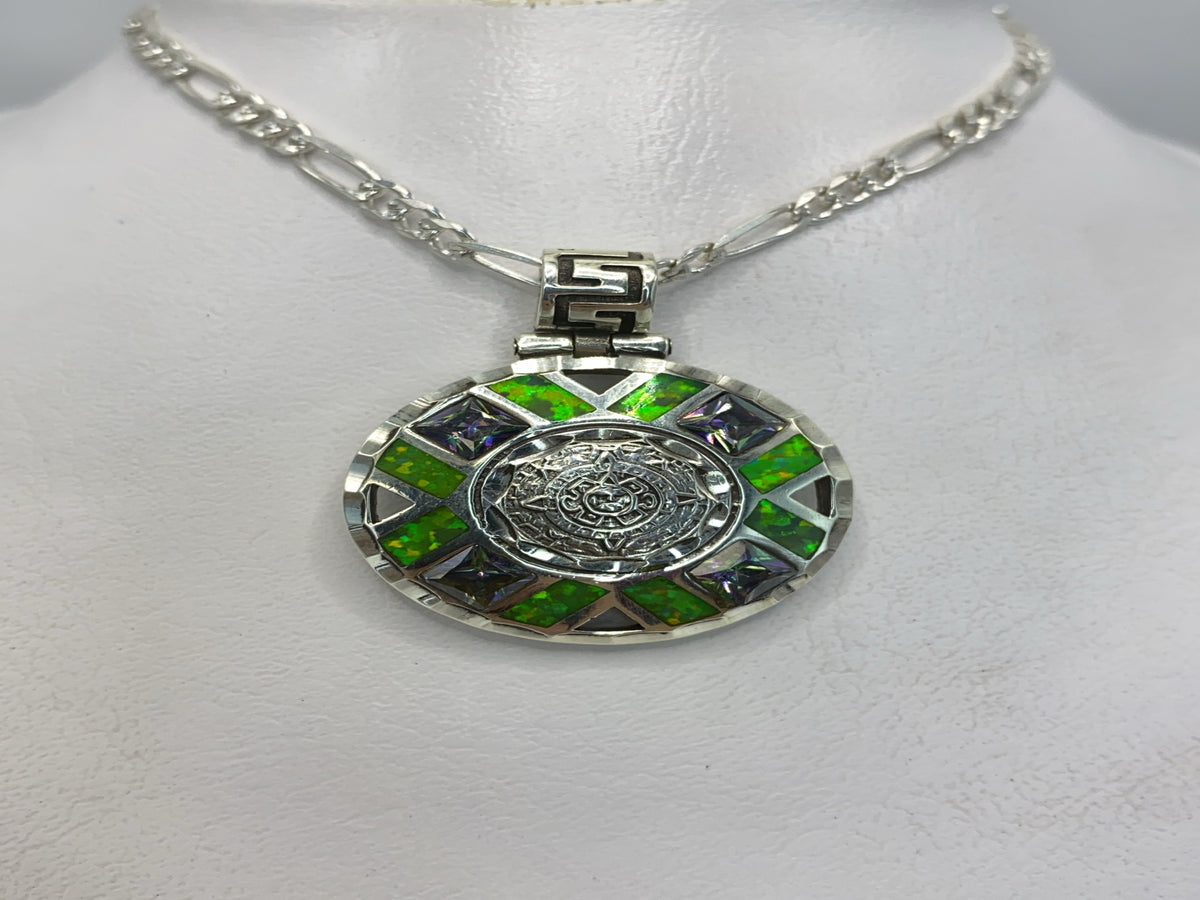 Dije prehispánico de plata .950 con opalo de fuego verde en motivo de espejo de obsidiana