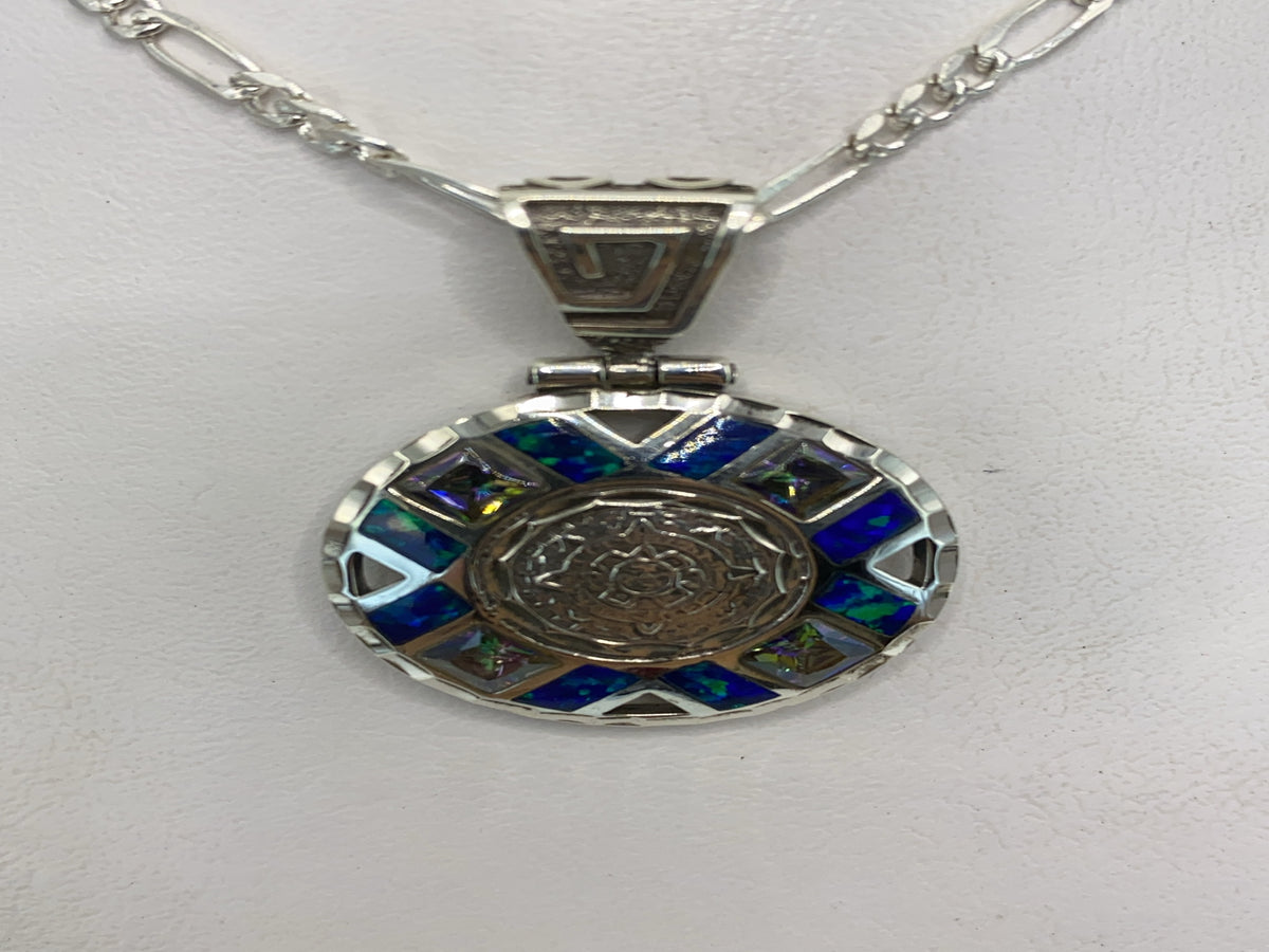 Dije de plata Taxco sobre cadena figaro, opalo de fuego con reflejos azules