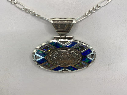 Dije de plata Taxco sobre cadena figaro, opalo de fuego con reflejos azules