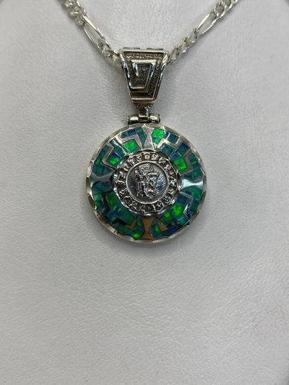 Detalle del Ópalo de Fuego azul engastado a mano en plata .925