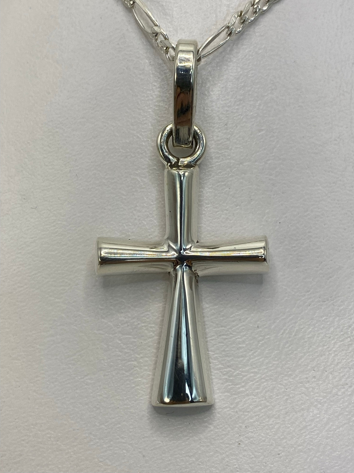 Dije cruz de plata Taxco en escala con regla, 4.5 cm de largo