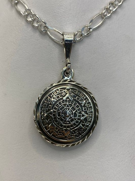Dije de plata .925 con calendario azteca prehispánico detallado en Taxco
