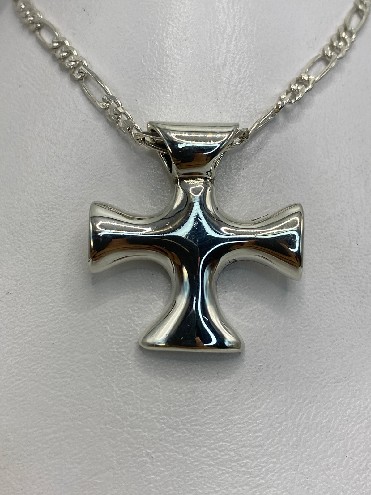 Dije cruz de plata 925 cartoneado, volumen 3D, en pulido espejo