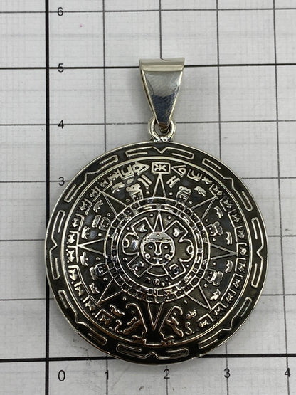 Dije sobre escala de centímetros — 5 cm de largo × 3.5 cm de ancho