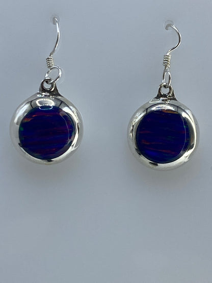 Detalle del engaste a mano del ópalo azul en plata de Taxco