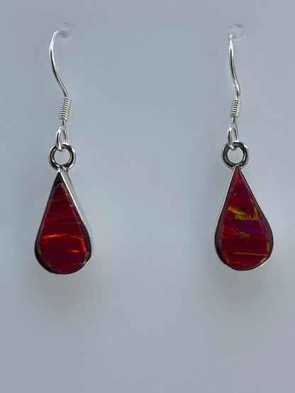 Par de aretes de plata 950 con ópalo de fuego rosa, colgando de gancho de plata