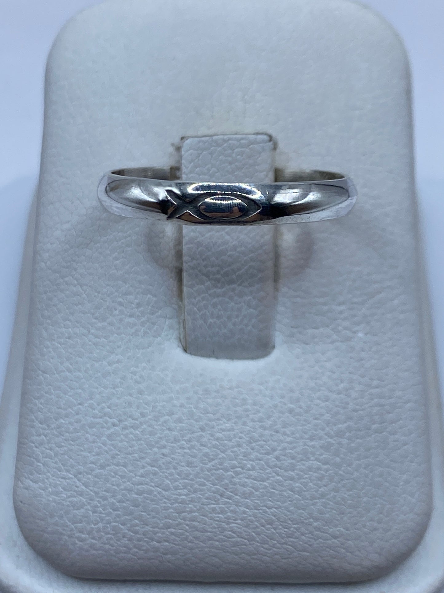 Anillo de plata .925 banda pulida minimalista en estuche de presentación