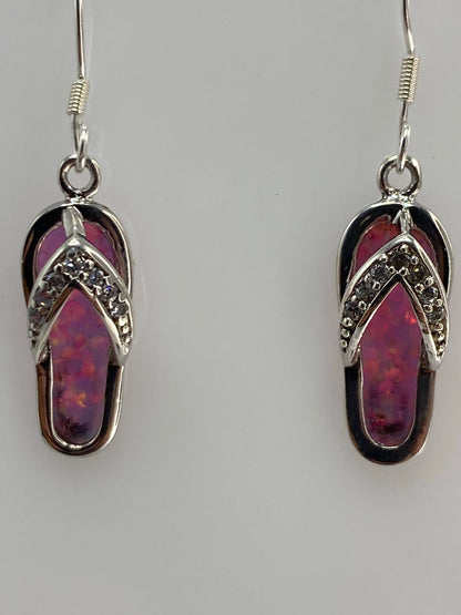 Medida de 3 cm del largo de los aretes con opalo rosa sobre regla