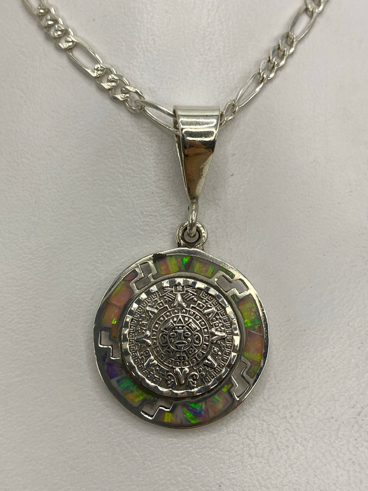 Dije de plata 950 con Calendario Azteca y ópalo de fuego multicolor, 4 cm de largo