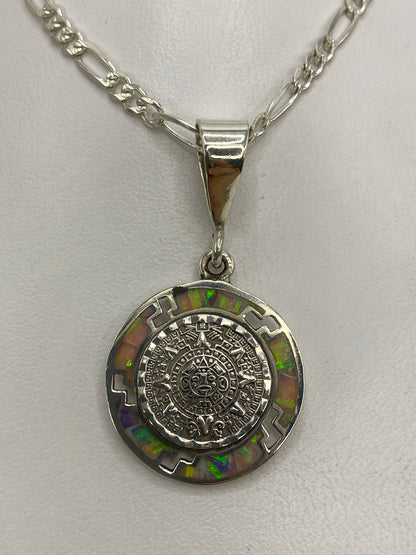 Dije de plata 950 con Calendario Azteca y ópalo de fuego multicolor, 4 cm de largo