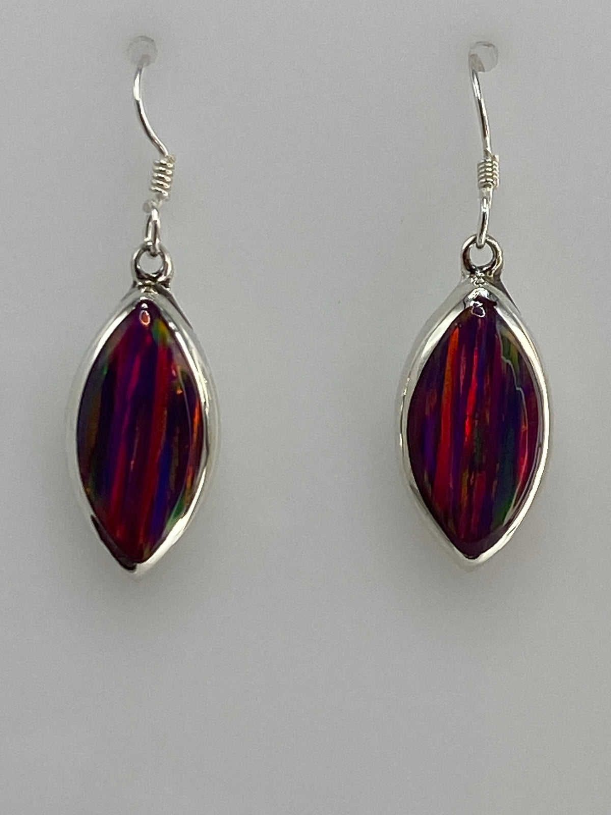 Par de aretes de plata 925 con ópalo de fuego multicolor — vista frontal
