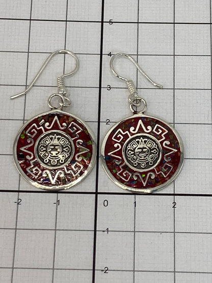 Aretes sobre fondo claro mostrando el sello MEXICO .925 en la base