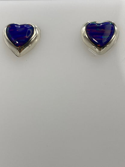 Arete de plata y ópalo morado, detalle del engaste a mano