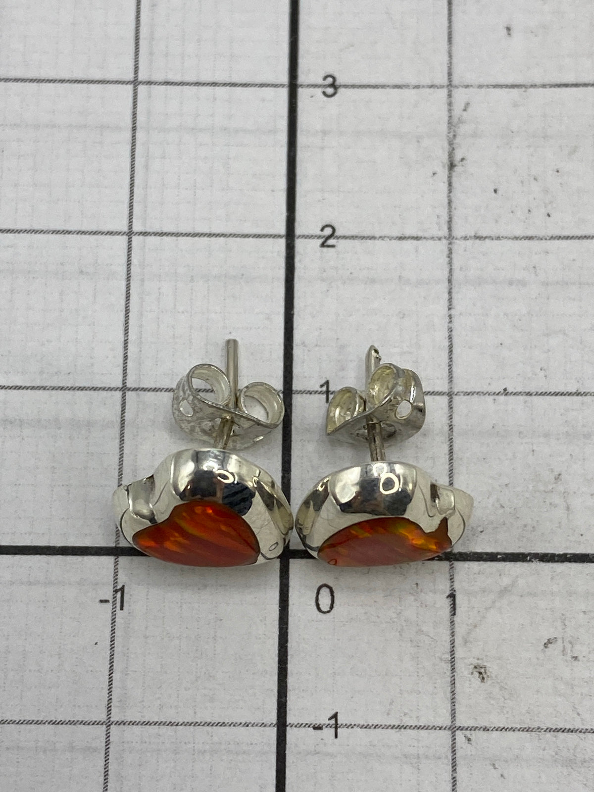 Aretes de plata 925 con ópalo de fuego, pesados en balanza: 1.4 g