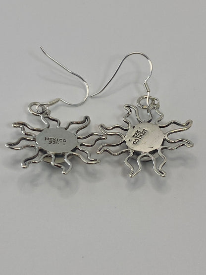 Aretes de coral y plata sobre fondo blanco con Quinto 925 visible