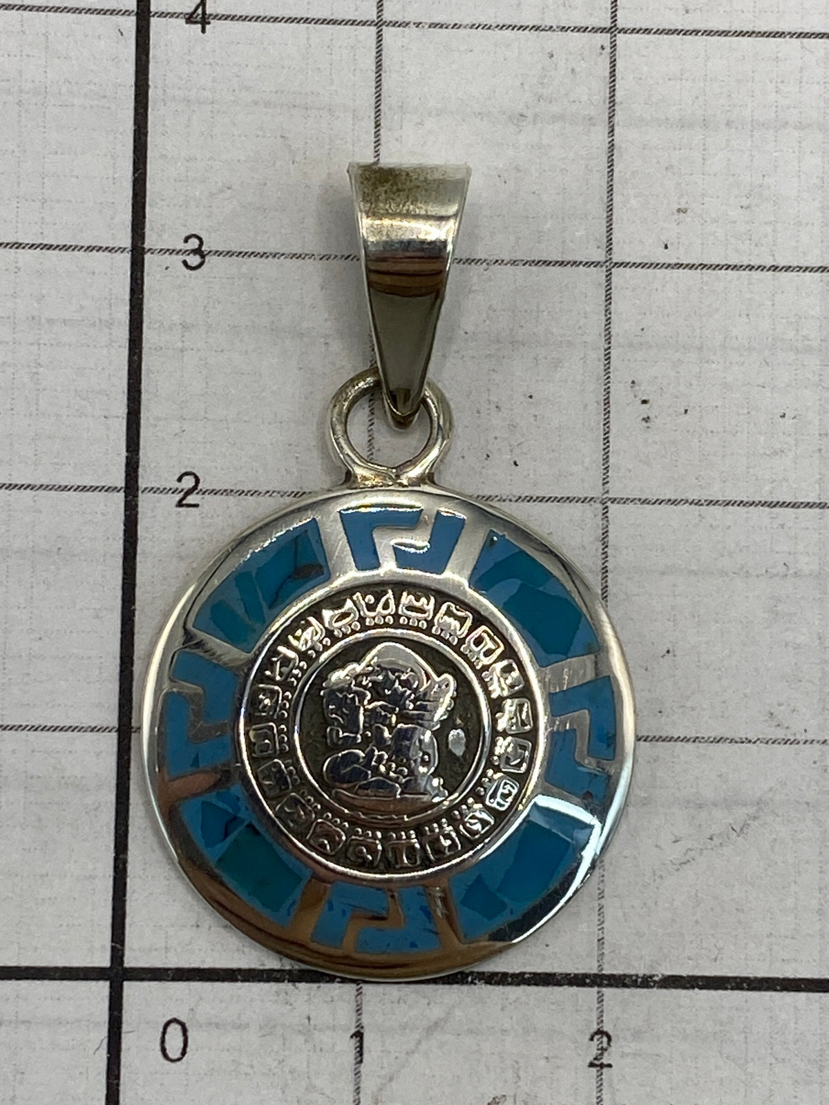 Reverso del dije con sello de Quinto 950 y marca de Taxco