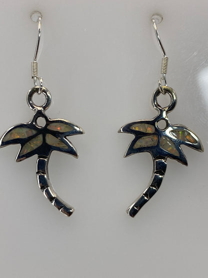 Aretes de ópalo de fuego medidos en escala: 3.5 cm de largo