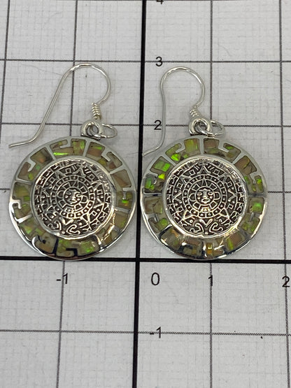 Aretes sobre fondo gris mostrando el Quinto 950 y el tamaño de 2.9 cm