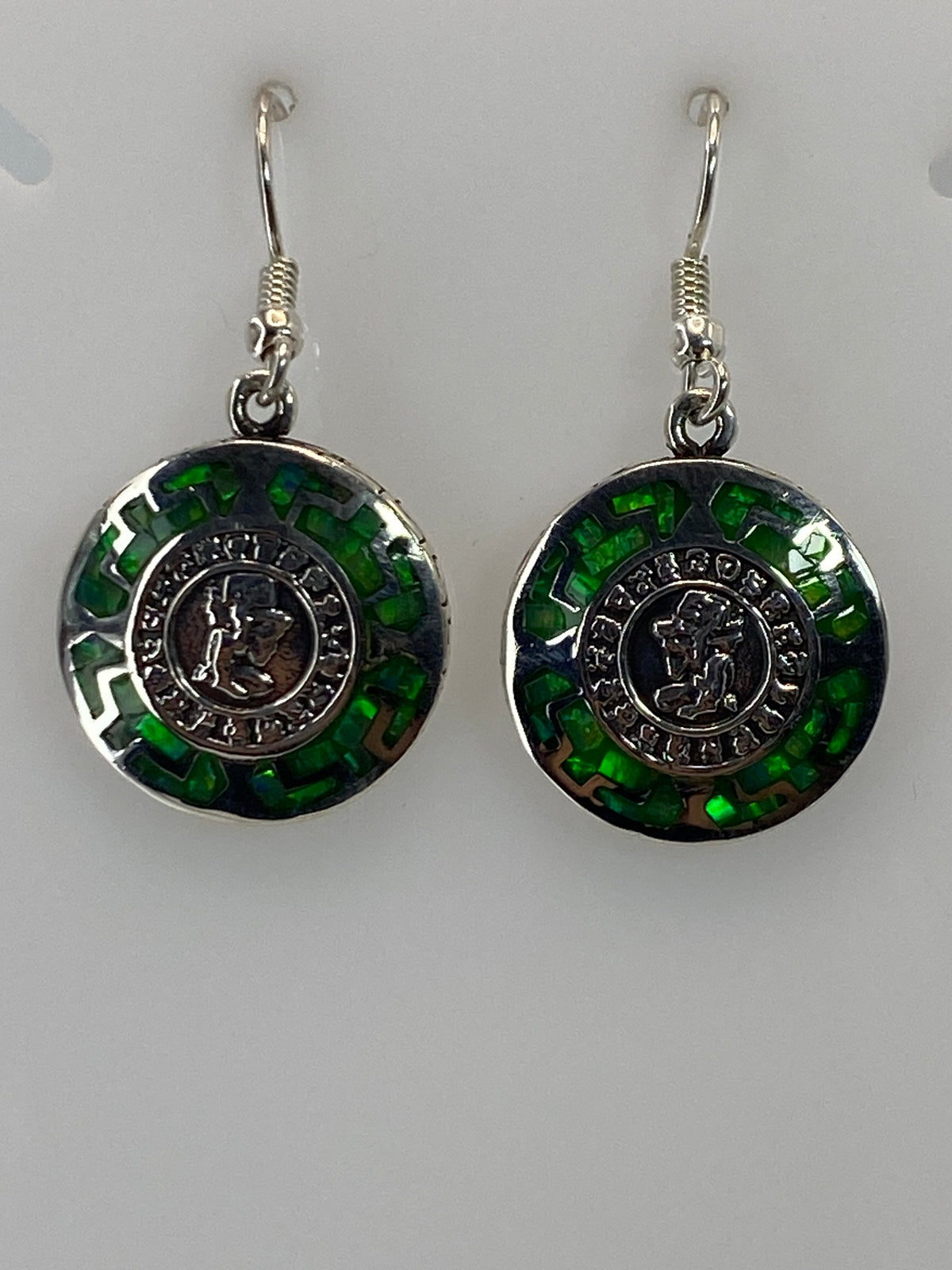 Aretes de plata 950 con ópalo de fuego verde limón, diseño circular prehispánico, 3.8 cm