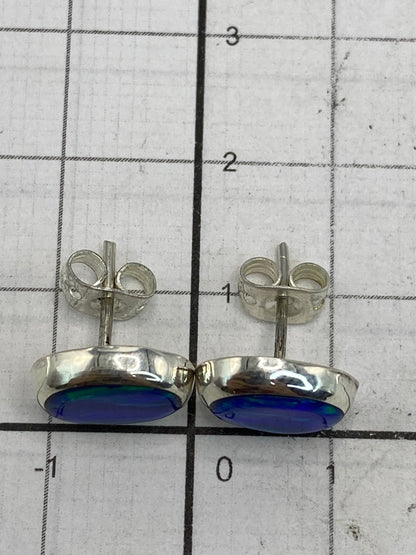 Aretes de plata 925 con Quinto visible en el engaste del ópalo