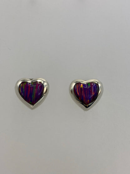 Par de aretes de plata con ópalo de fuego morado iridiscente, engastados a mano