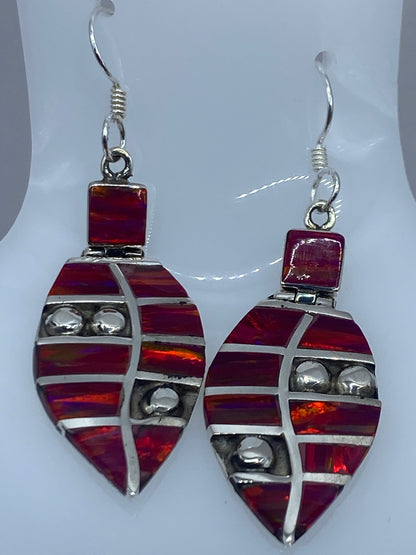 Aretes sobre regla mostrando largo de 4.2 cm