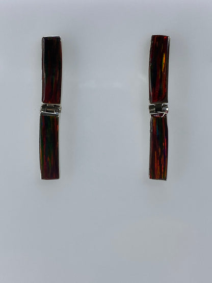 Par de aretes de plata 925 con ópalo de fuego multicolor en vista frontal