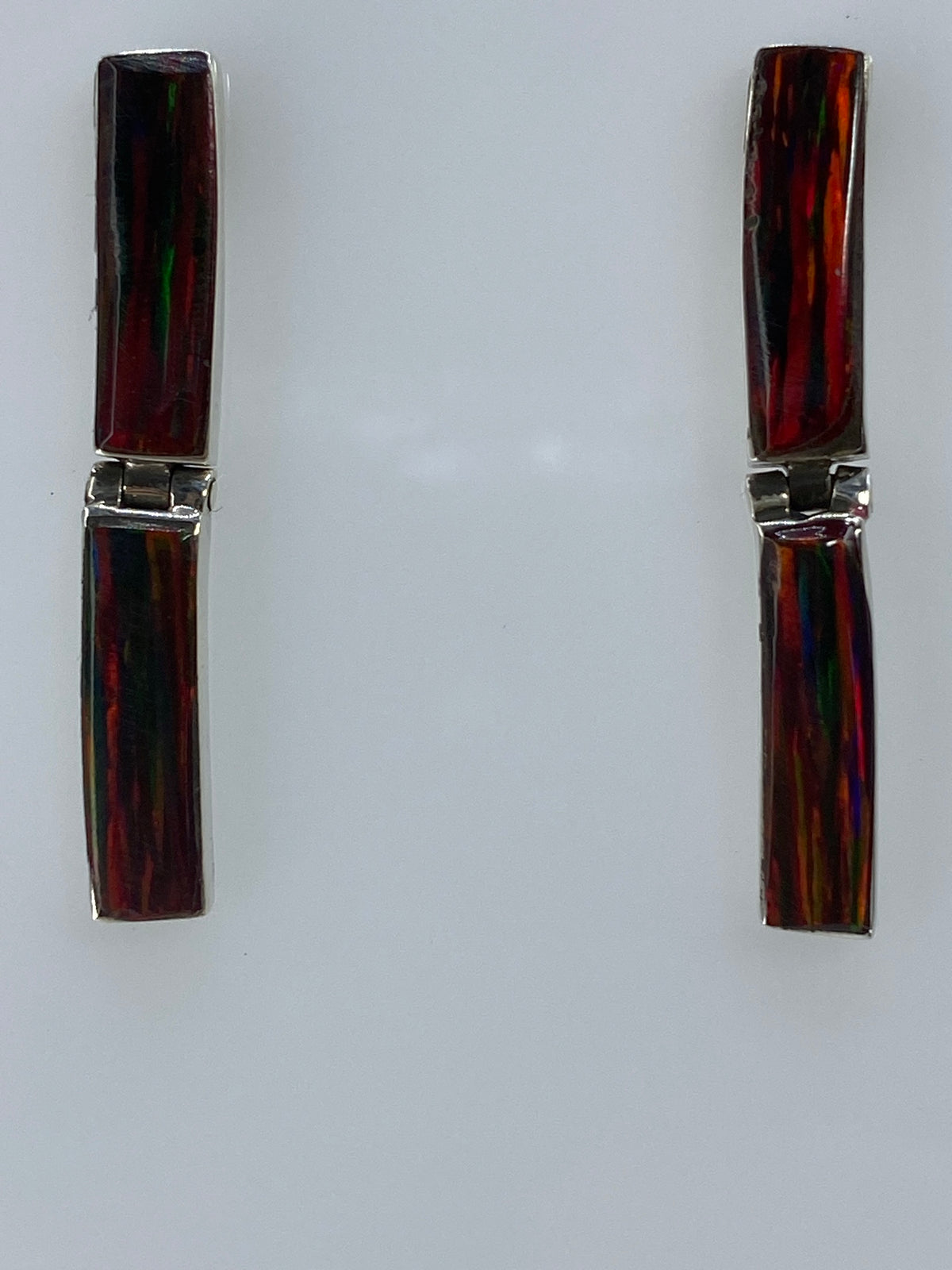 Aretes sobre regla milimetrada: largo 3.3 cm