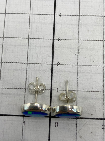 Reverso de los aretes mostrando el Quinto 925 y el cierre de seguridad