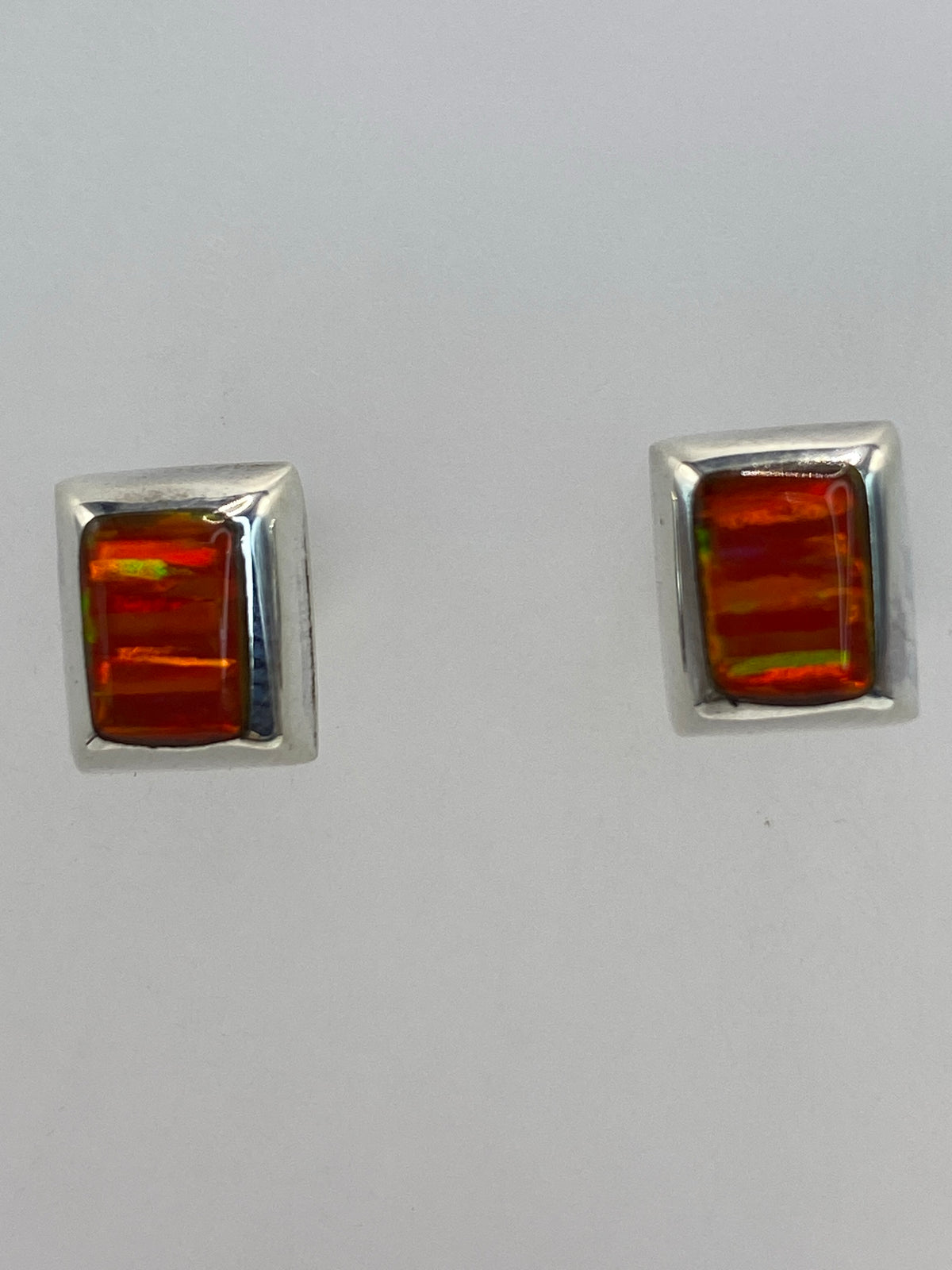 Reverse de los aretes de plata mostrando el Quinto 925 grabado