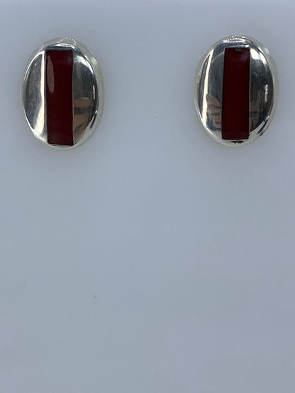 Par de aretes de plata 925 pequenos con piedra engastada, vista frontal