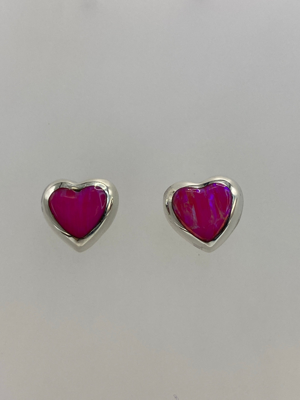 Arete de plata 925 con Ópalo de Fuego tono rosa, vista frontal