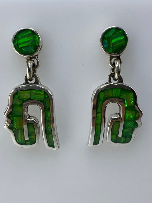 Par de aretes de plata 950 con ópalo de fuego verde olivo en diseño art-déco