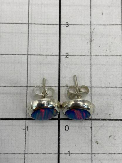 Reverso de los aretes con sello de autenticidad 925 y cierres de plata
