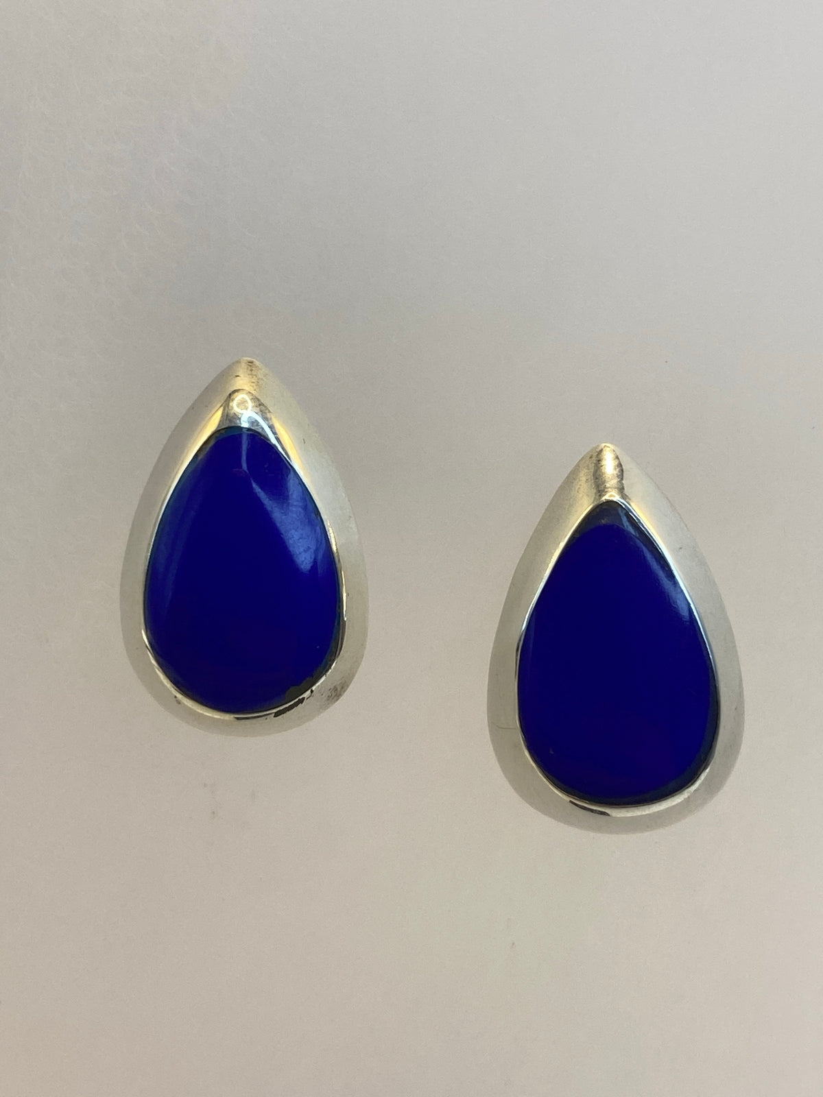 Par de aretes de plata 925 con piedra azul engastada a mano