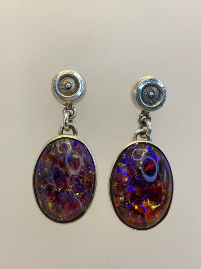 Par de aretes de plata 925 con ópalo de fuego multicolor de 3.5 cm, engastados a mano en Taxco