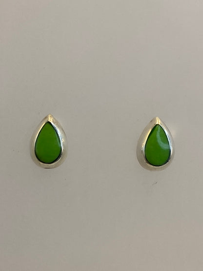 Par de aretes de plata 925 con piedra verde olivo engastada