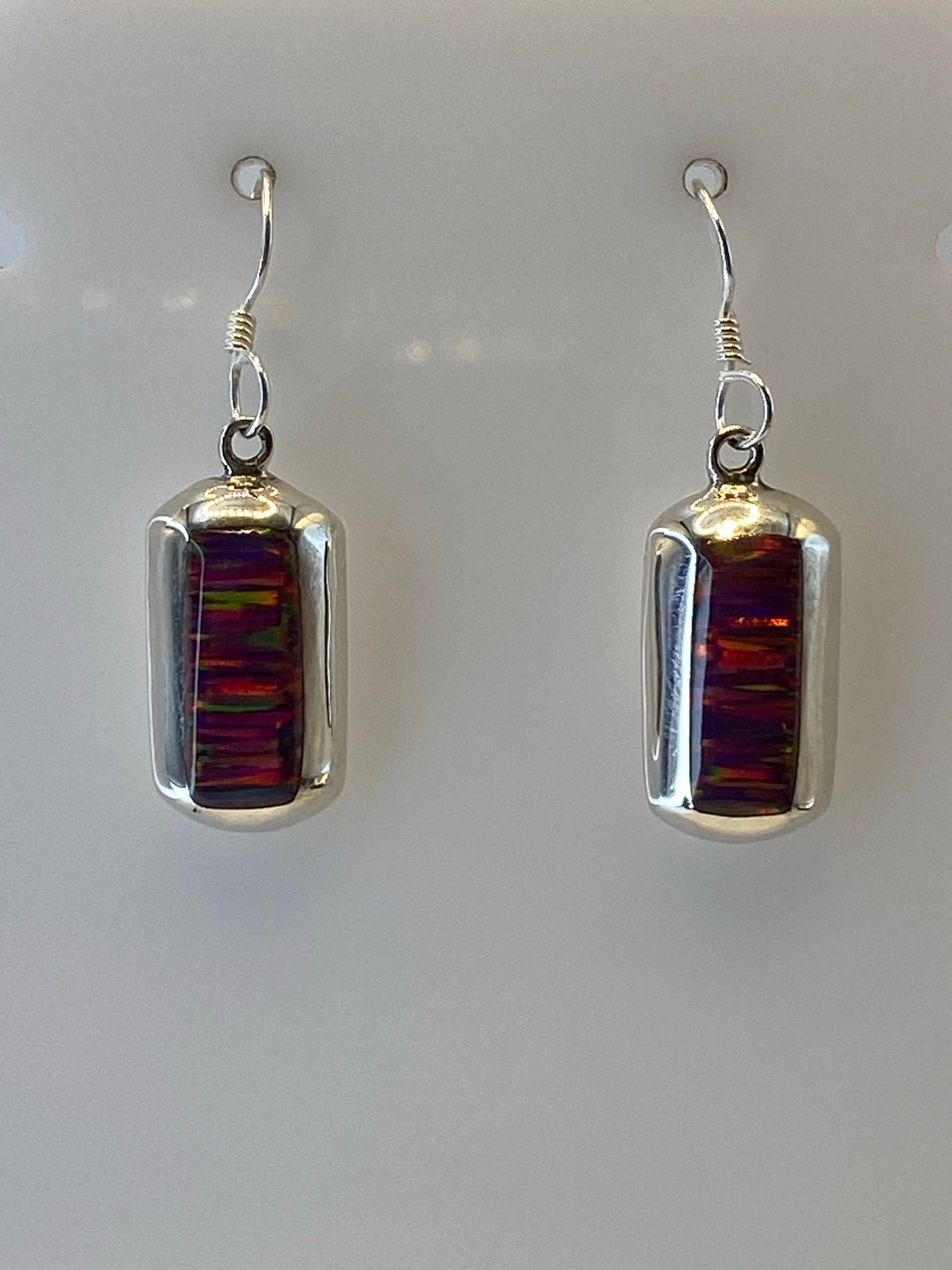 Par de aretes de plata 925 con ópalo de fuego multicolor, engastados a mano, largo 3 cm