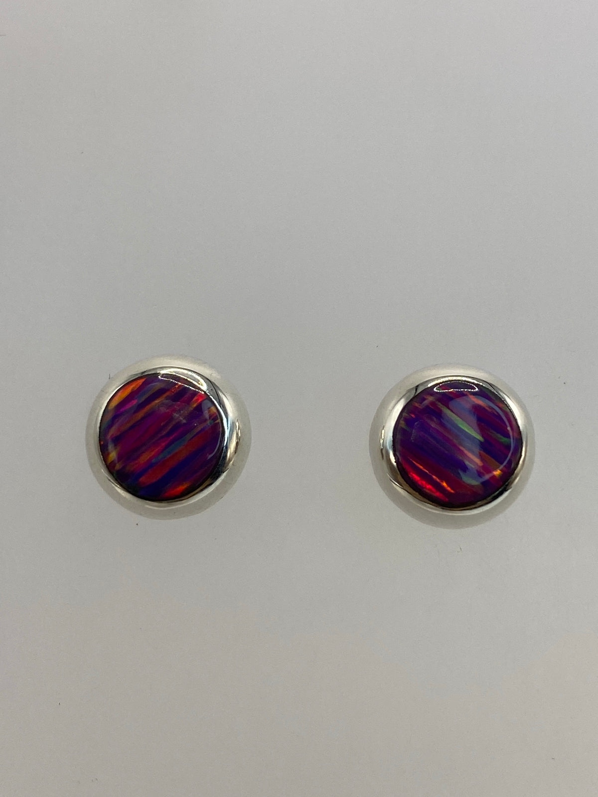 Par de aretes de plata 925 con ópalo de fuego morado engastado a mano