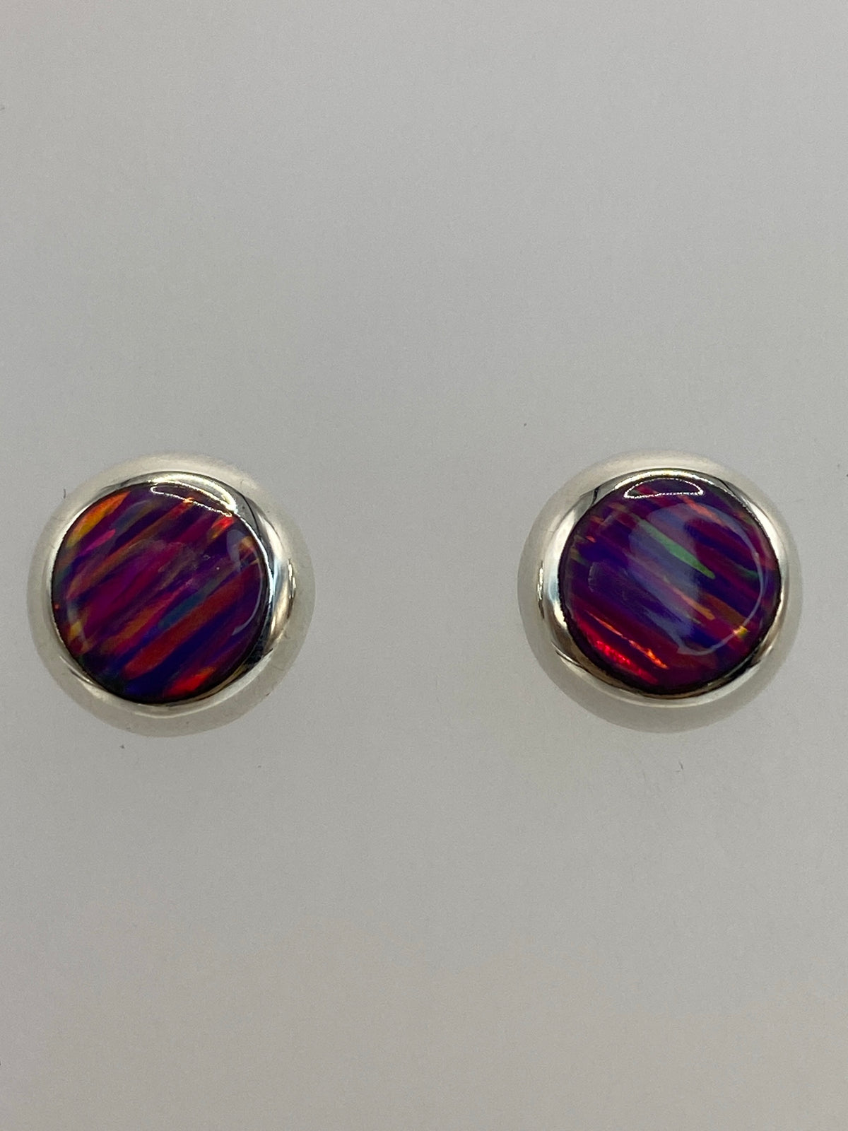 Aretes medidos en escala — 1.3 cm cada uno