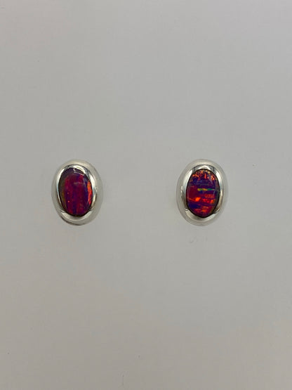 Par de aretes de plata 925 con ópal de fuego en tonos lavanda y morado