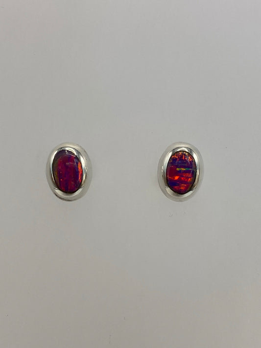 Par de aretes de plata 925 con ópal de fuego en tonos lavanda y morado