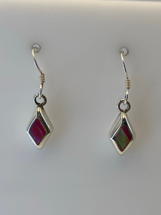 Par de aretes de plata con Ópalo de Fuego verde olivo en forma de diamante