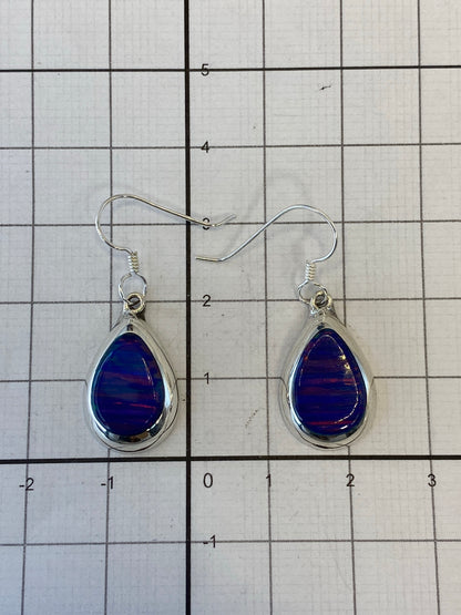 Aretes de plata con Ópalo de Fuego en la báscula de precisión, 2.4 g